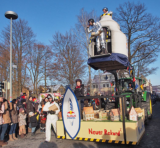 Freier Fall aus dem All